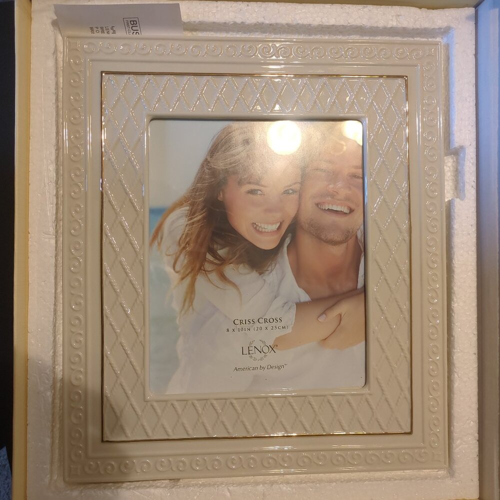 Lenox 8x10 Criss Cross Frame